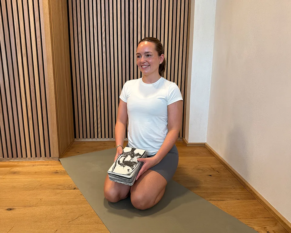 Billede 3 - træning - kvinde med yogablok