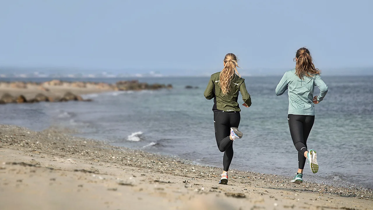 Jogging på stranden.