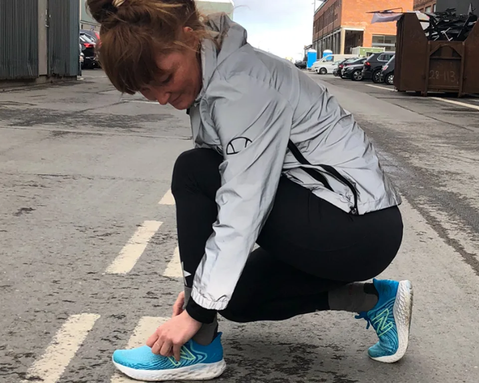 Louise sitzt