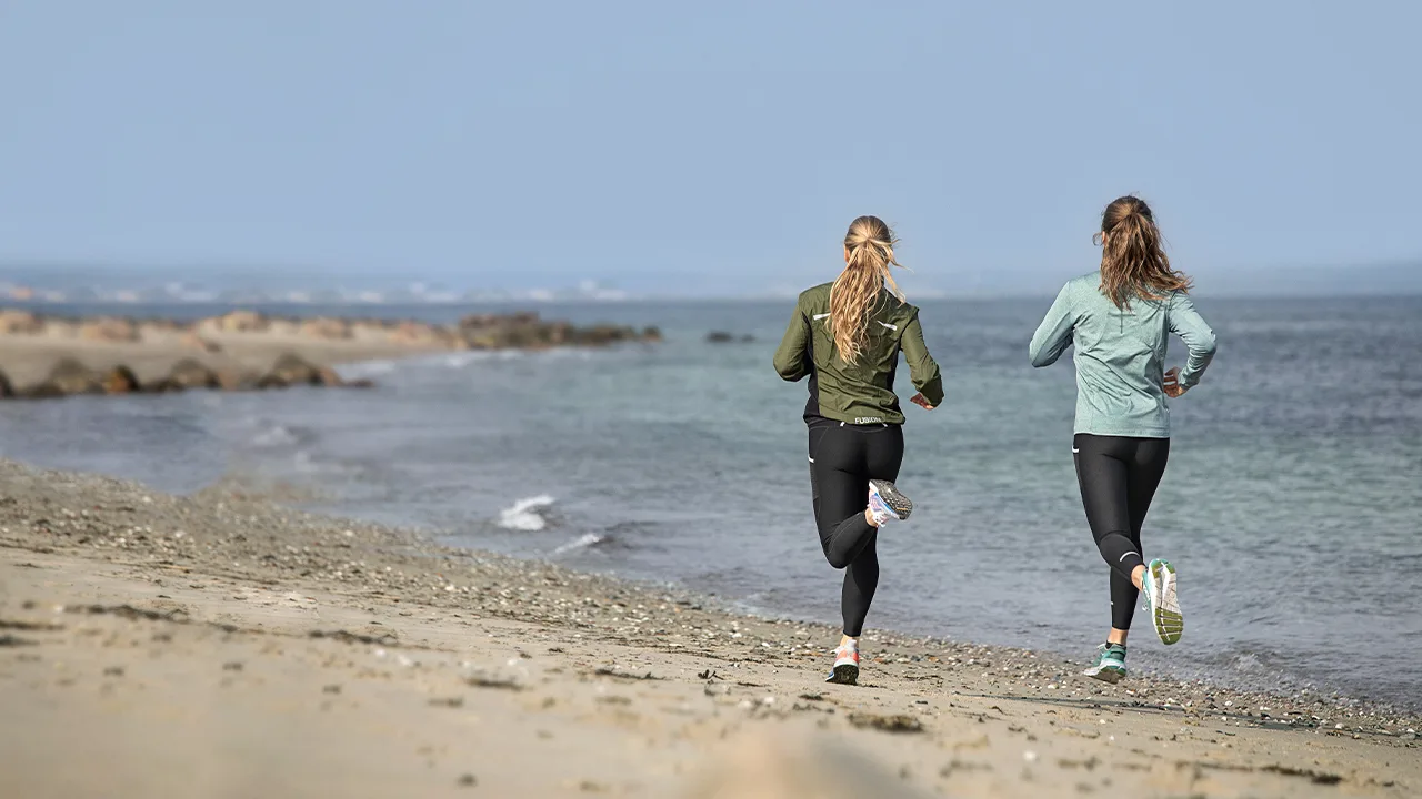 strand race terug.
