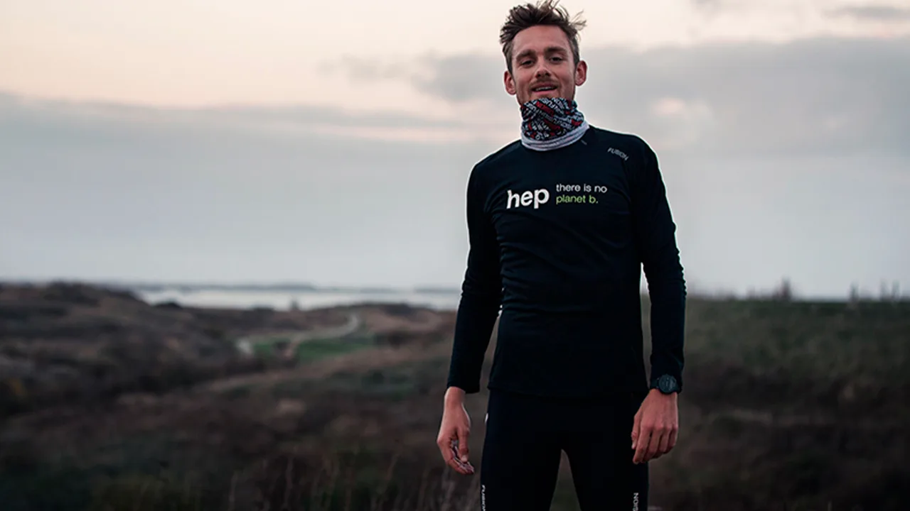 Langdistansetriatlet Daniel Bækkegård tester løpeutstyr fra Fusion.