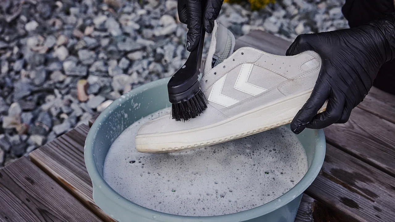 Tvätta sneakers