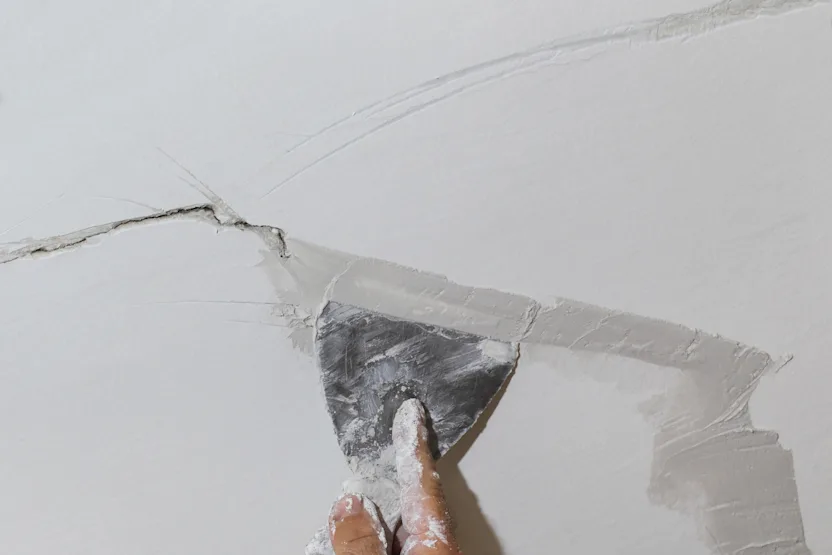 S'équiper face à une fissure au plafond, les étapes !