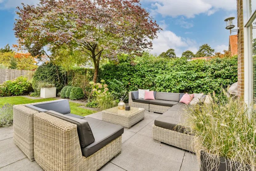 Comment choisir un salon de jardin bas ?