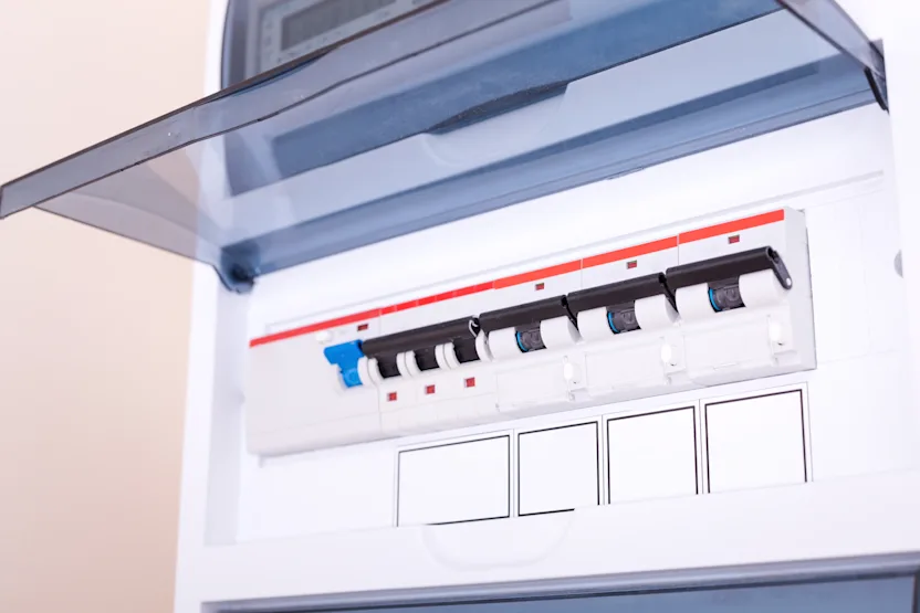 Comment choisir un tableau électrique équipé apparent ?