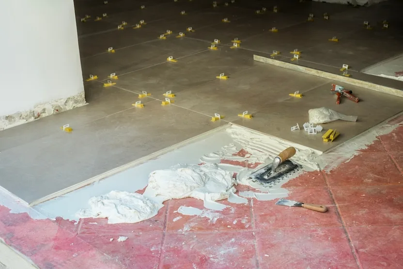 Comment poser du carrelage sur du carrelage ?