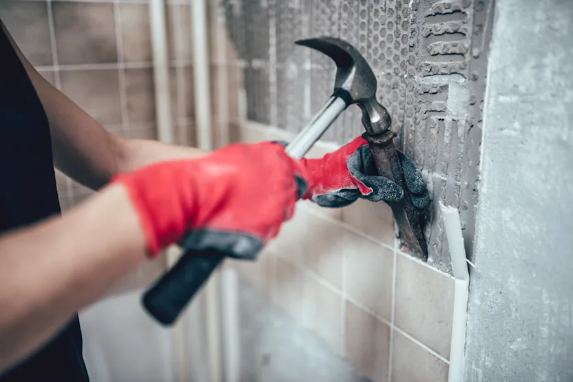 Enlever du carrelage mural sans abîmer le mur