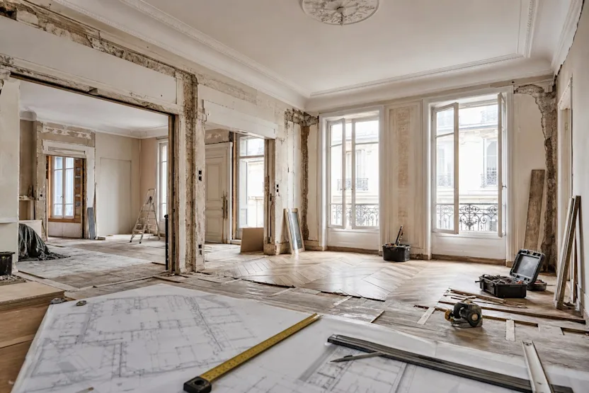 Coût pour rénover un appartement ancien : budget au m², postes de dépense et imprévus à anticiper