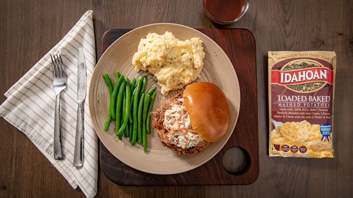 Pulled pork sandwiches with Idahoan Loaded Baked Mashed Potatoes – Featured Image