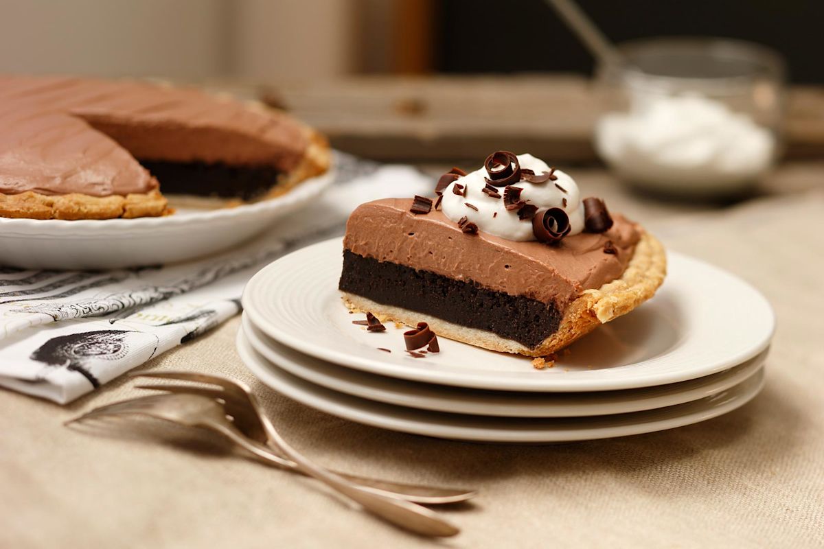 Chocolate Silk Pie – Featured Image
