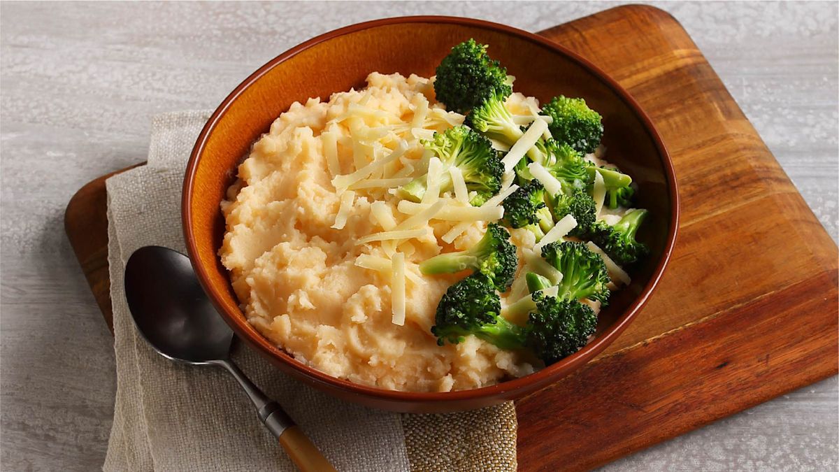 Mashed Potatoes with Broccoli and White Cheddar – Featured Image