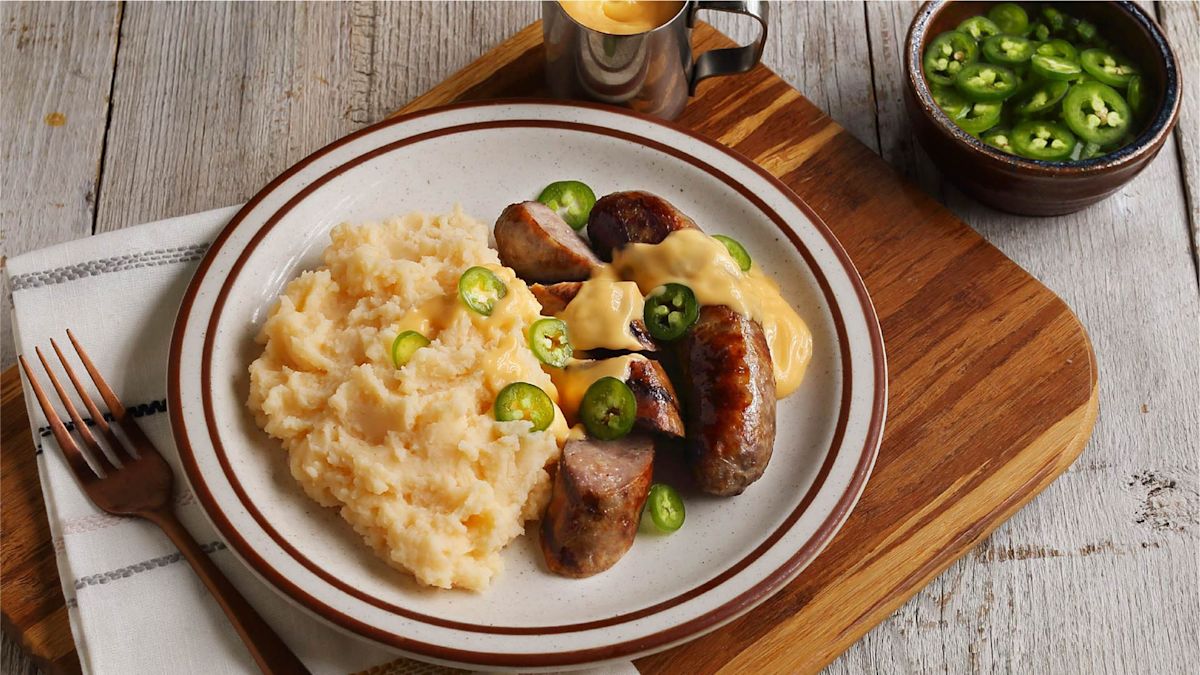 Mashed Potatoes with Cheesy Brats and Jalapeño – Featured Image