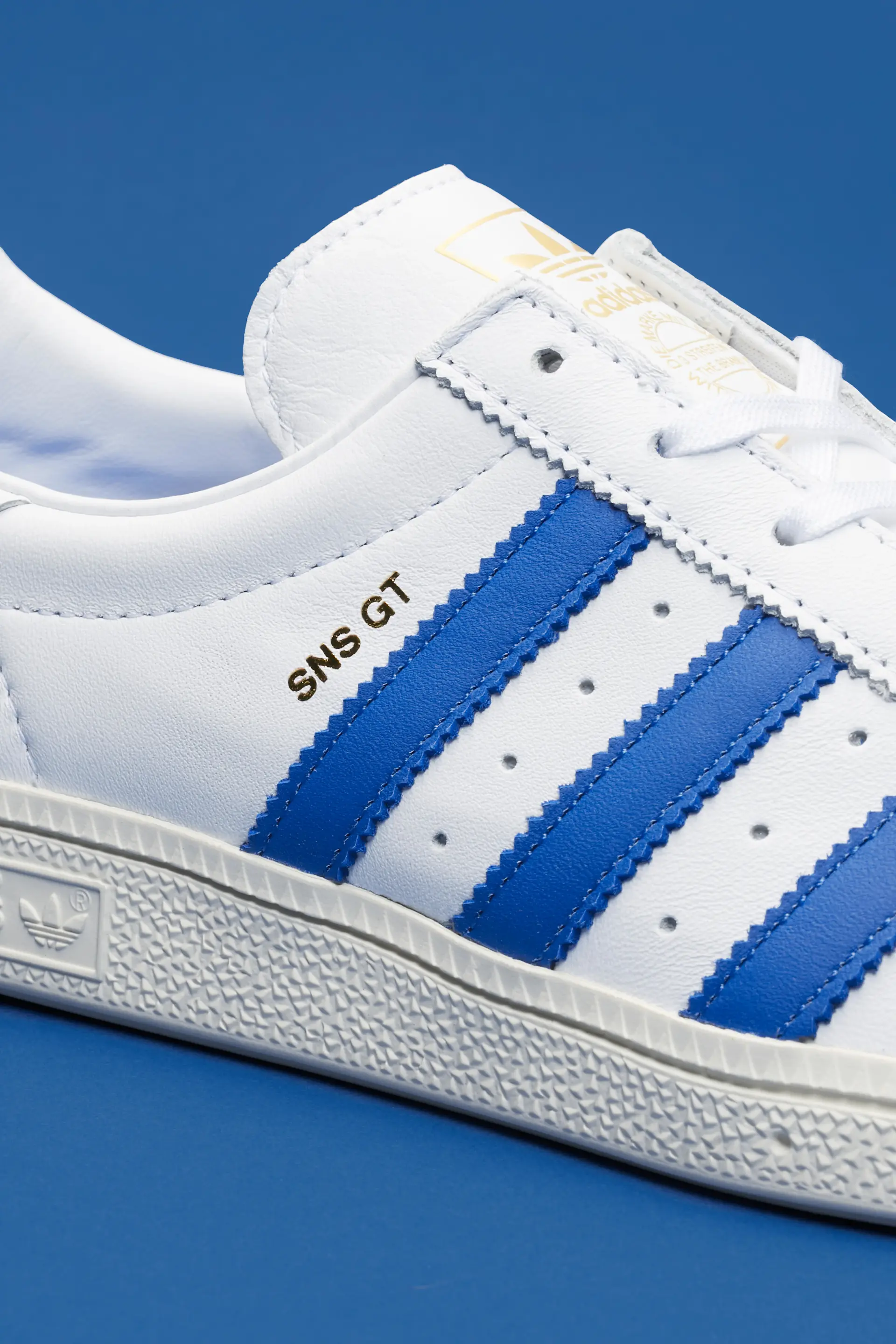 Sneakers & Apparel at Sneakersnstuff (SNS) | Sneakersnstuff.com 