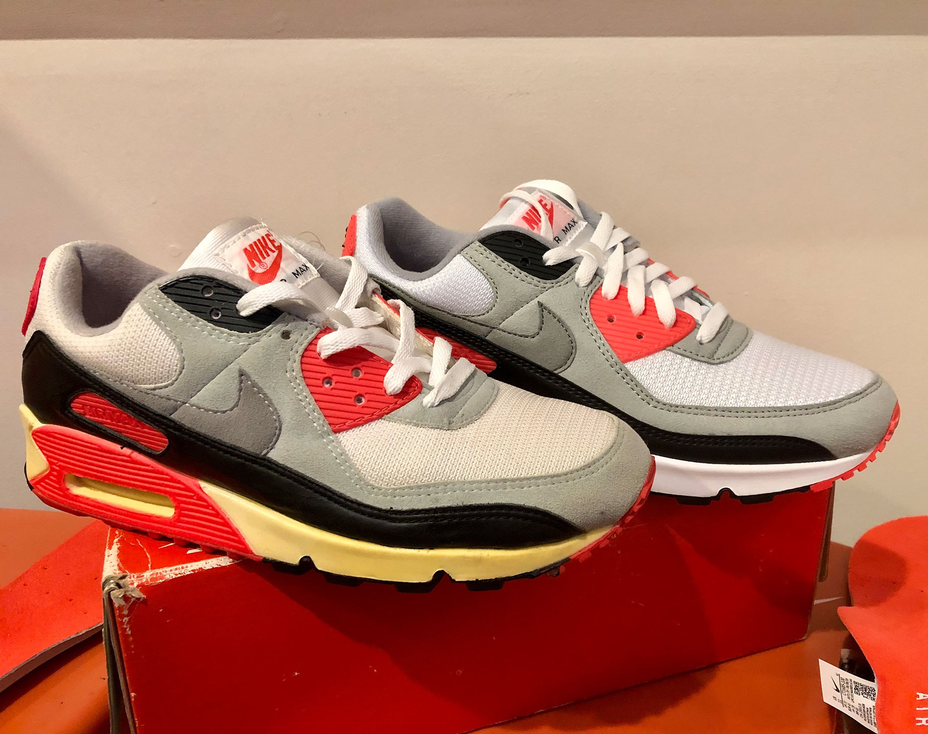 Nike Air Max III and the mystery behind the infamous “Infrared” with  @lemon_diesel - Sneakersnstuff (SNS) | Sneakersnstuff (SNS)