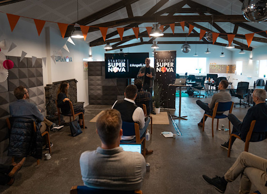 Kynning fyrir framan þáttakanda Startup Supernova