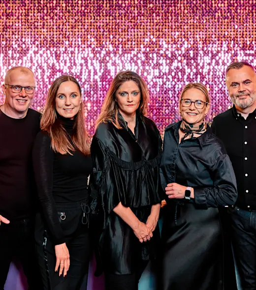 Nova klúbburinn hf: Nova flytur á Broadway