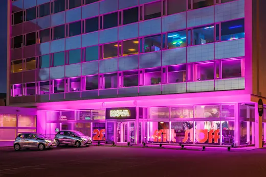 Nova klúbburinn hf.: Nova hf. og Sendafélagið ehf. undirrita kaupsamning um sölu á RAN kerfi Nova.