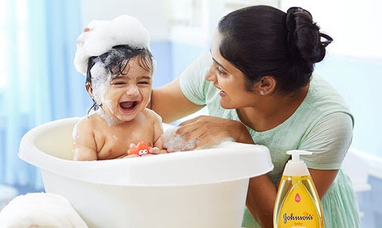 shampoo-mom-baby-image