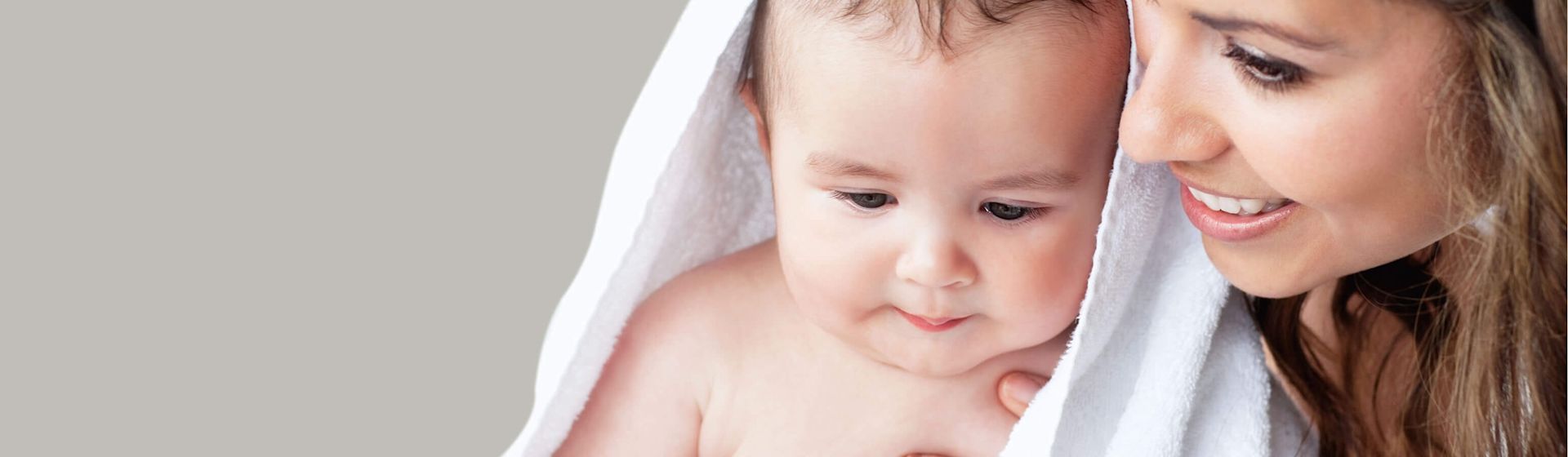 hora-del-bano-al-bebe-recien-nacido- 0