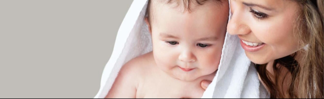 hora-del-bano-al-bebe-recien-nacido- 0