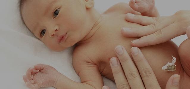 新生兒按摩指南 - Hero Image - Johnson's Baby - zh-Hant-TW