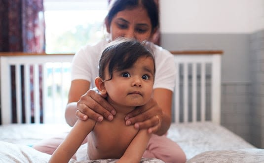 baby-massage-guide-six-week