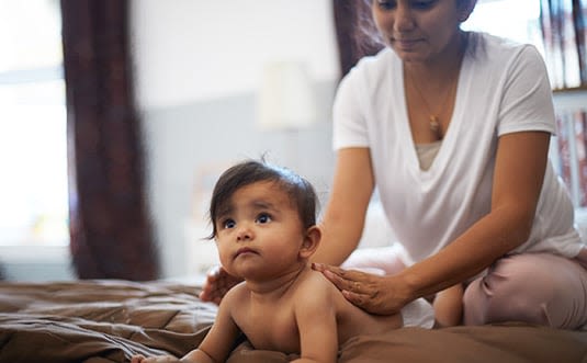 baby-massage-guide-six-month