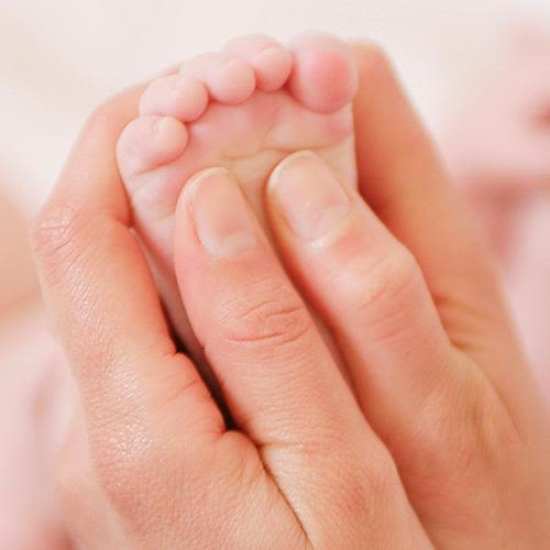 Hướng dẫn Mát xa cho Bé: Trên Sáu Tuần
