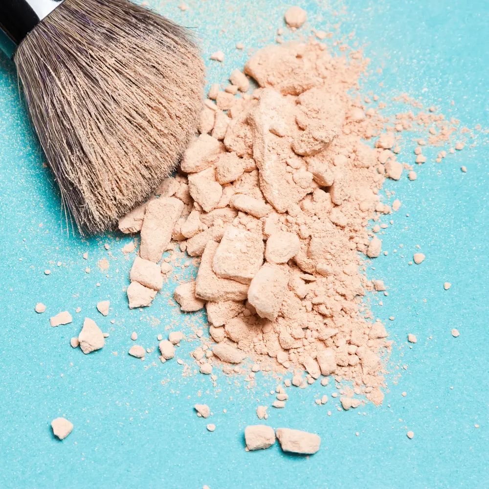 Limpia los artículos para maquillarte shampoo para bebés