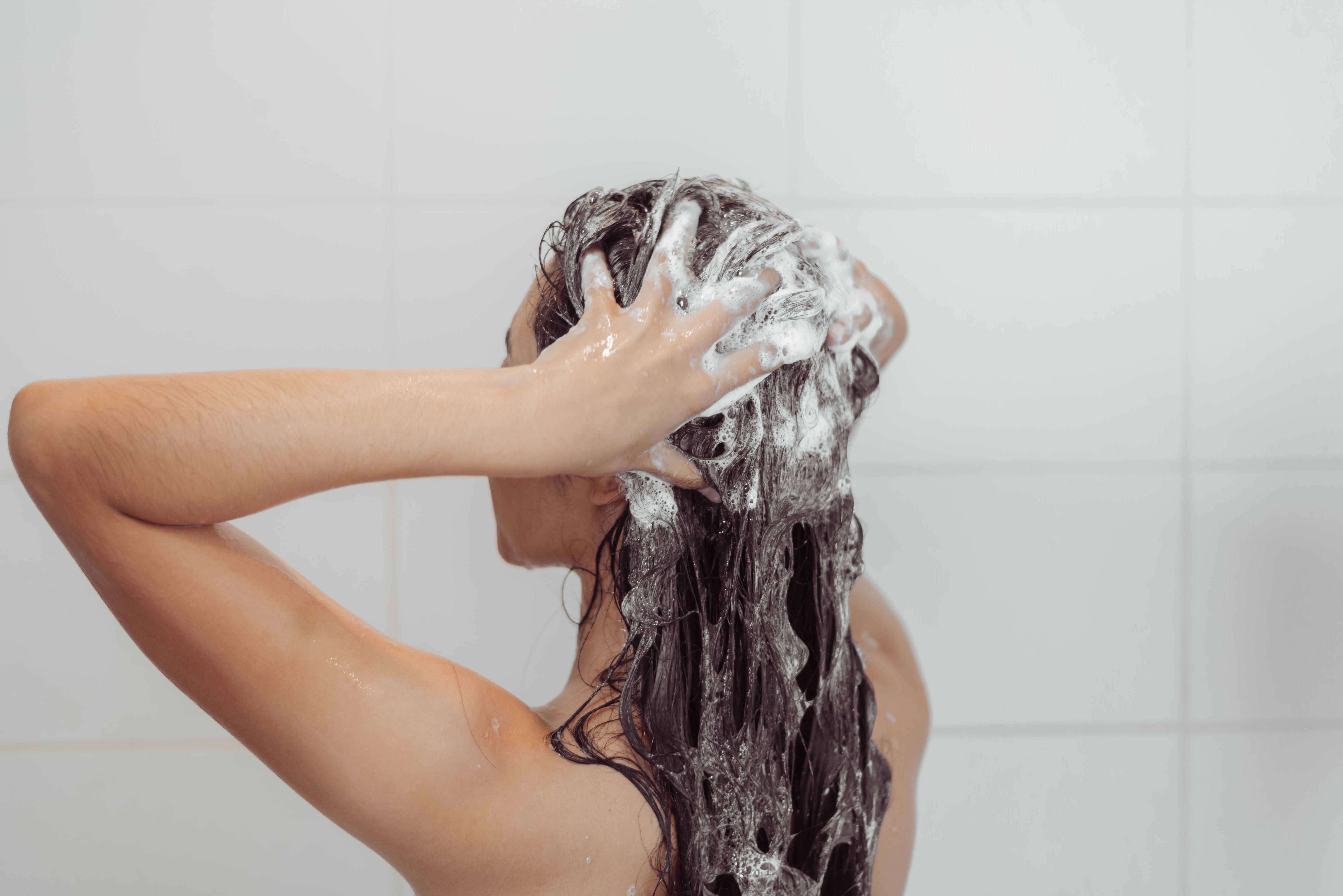 10 Hair Wash Tips to Reduce Dandruff