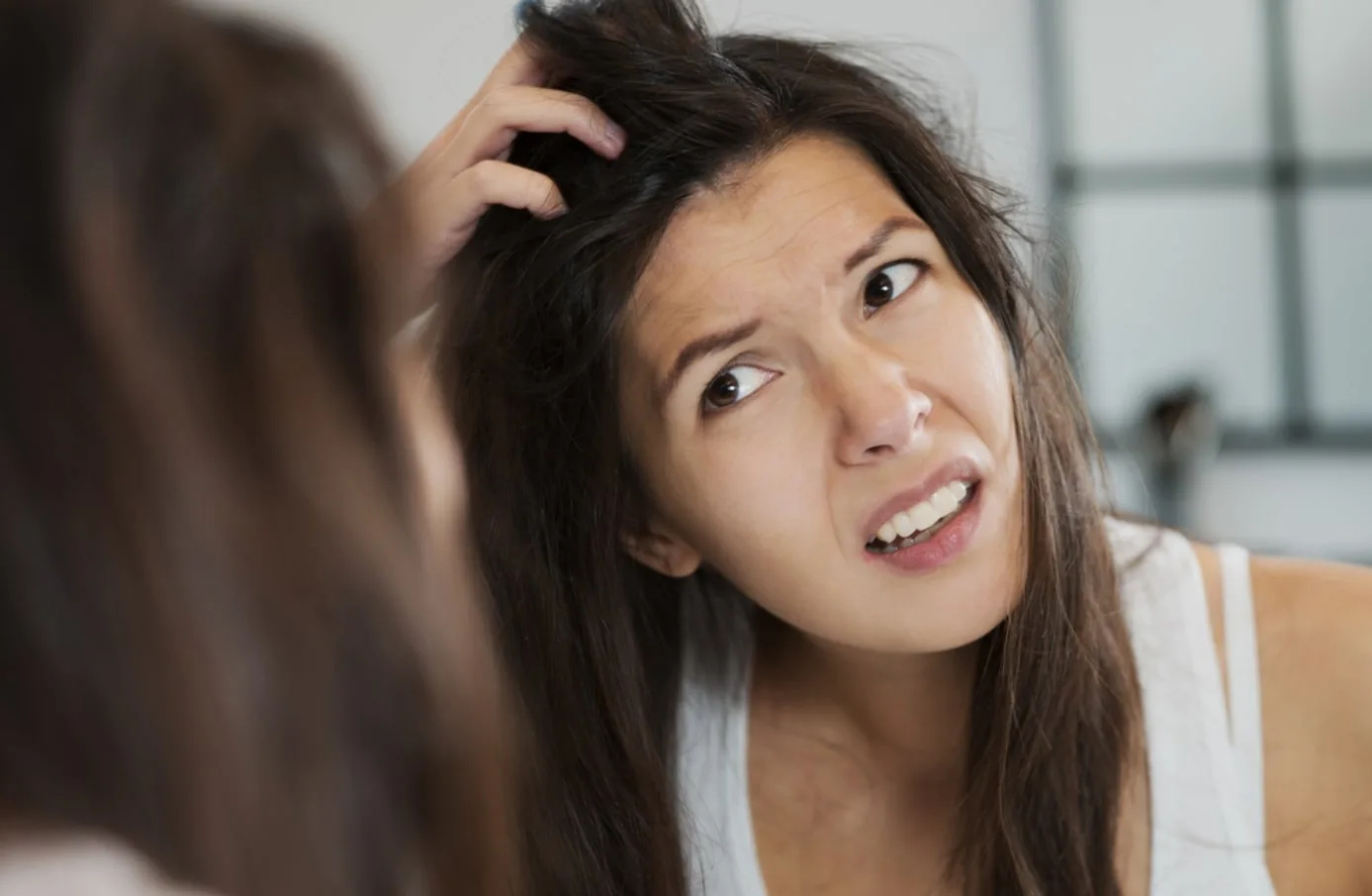 HOW TO EXFOLIATE YOUR SCALP TO PREVENT DANDRUFF