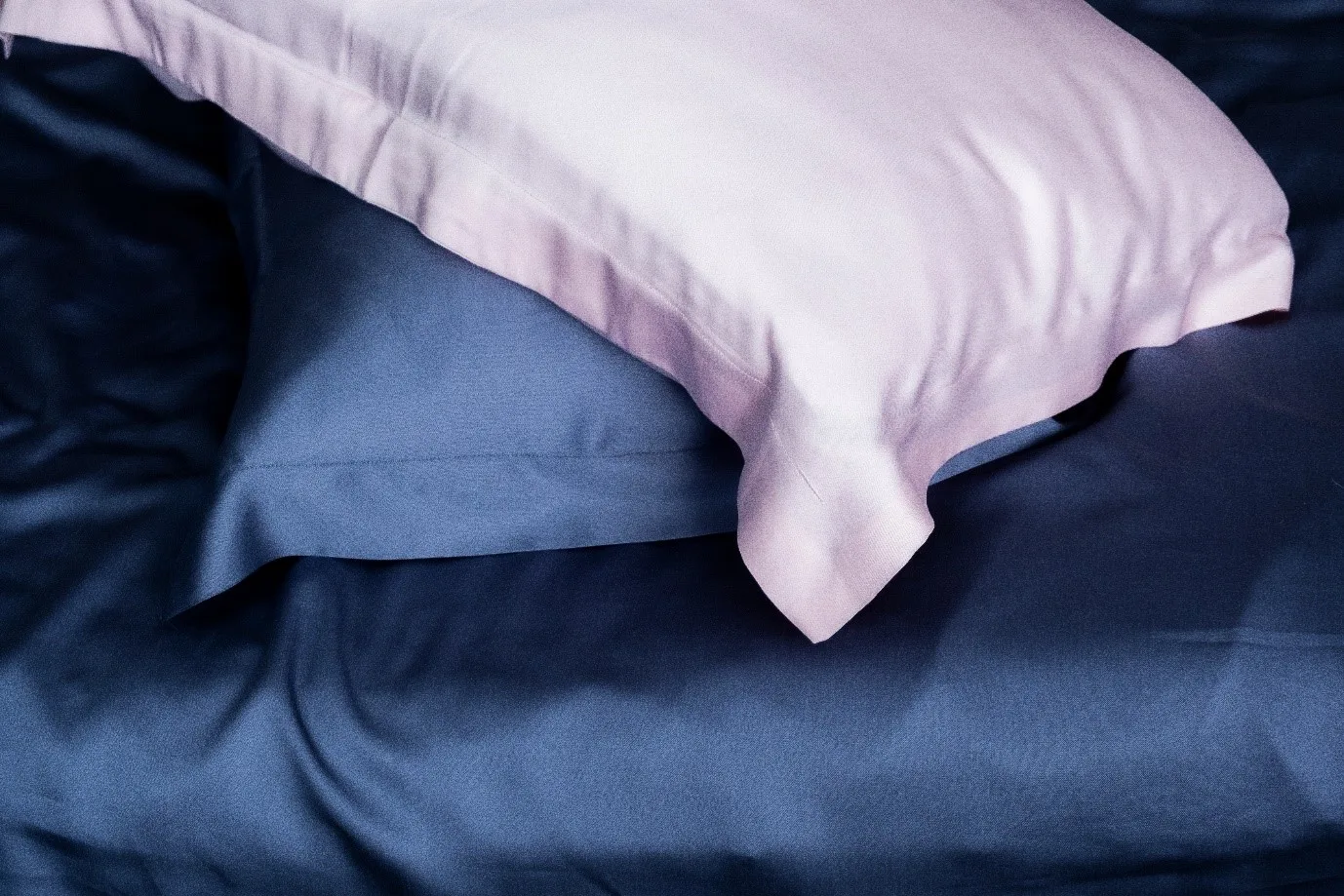Silk and Satin Pillowcase for Dandruff