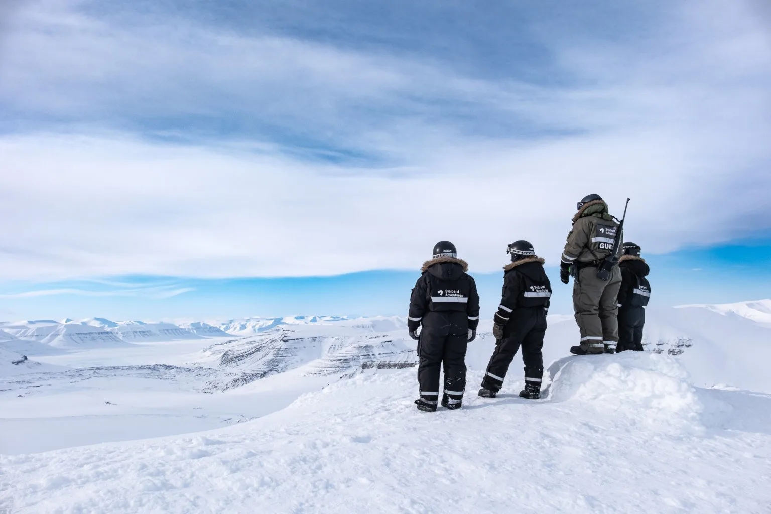views-of-svalbard-landscape-mountians-blue-sky-1536x1024