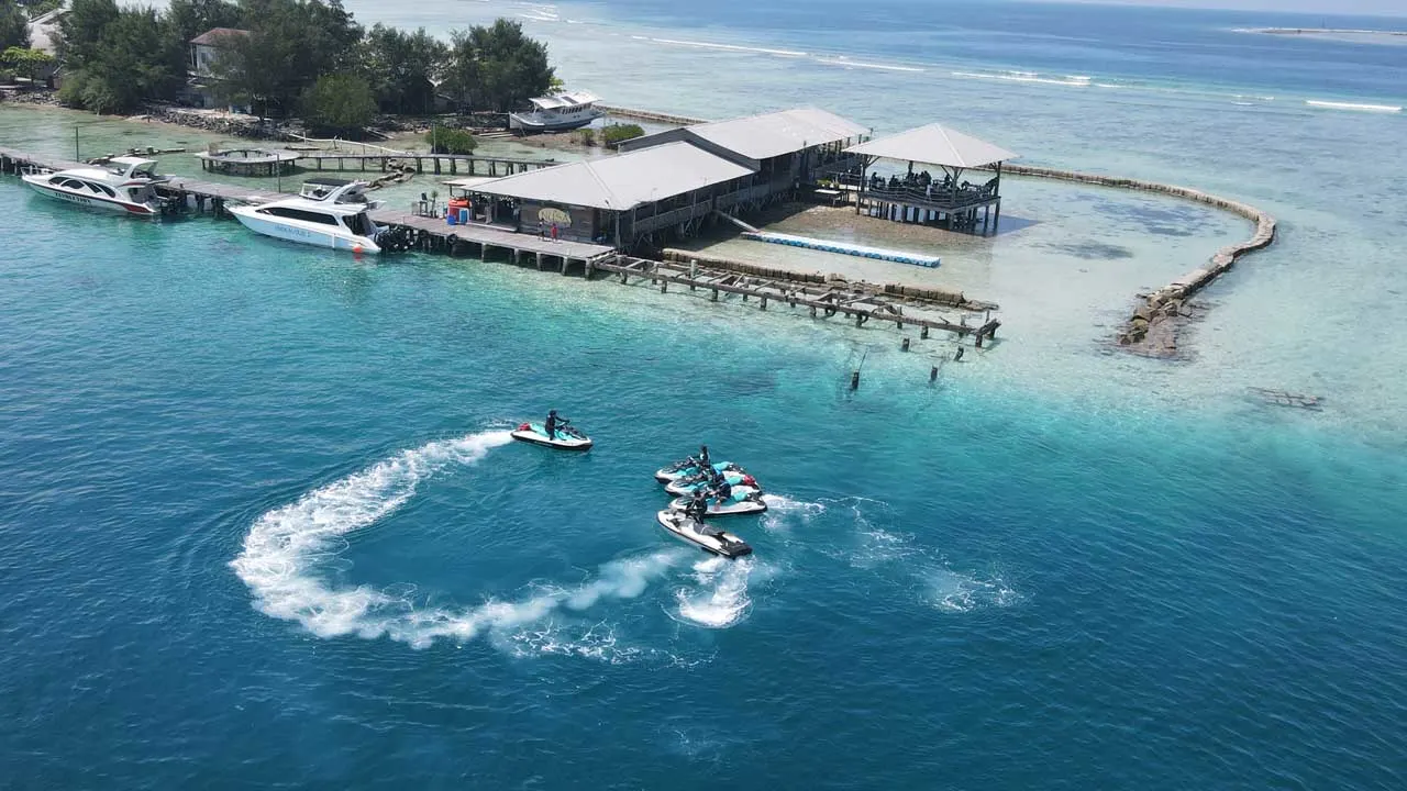 dolphin-jetski-safari-jakarta-advance-island-hopping7