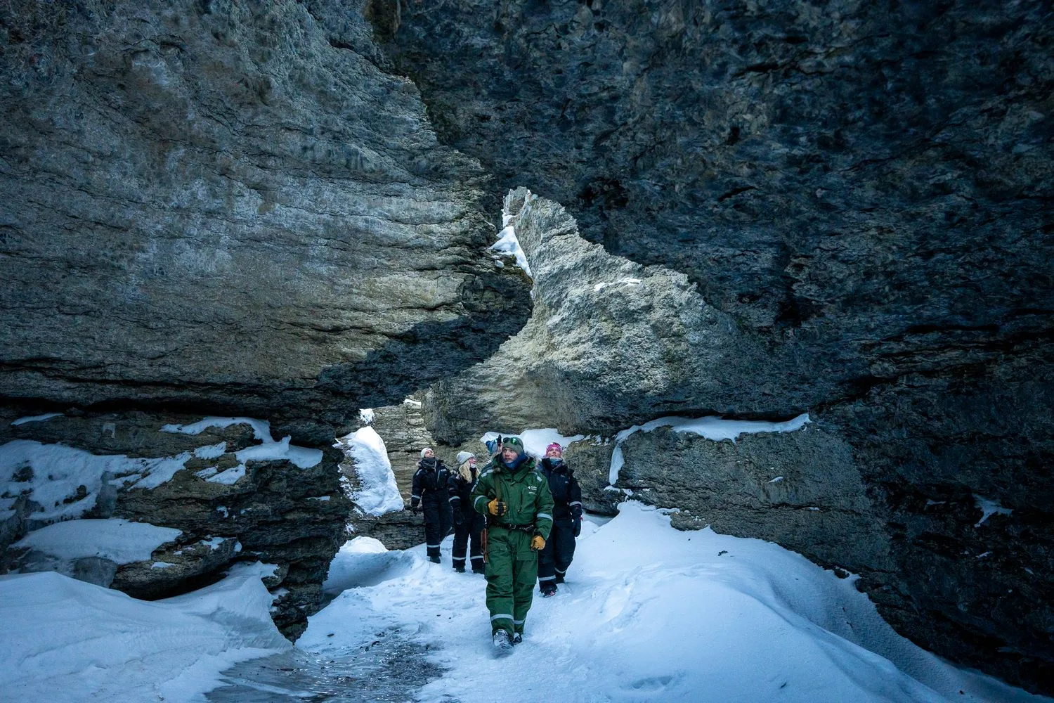 tn Guide som leder turister brattlidalen