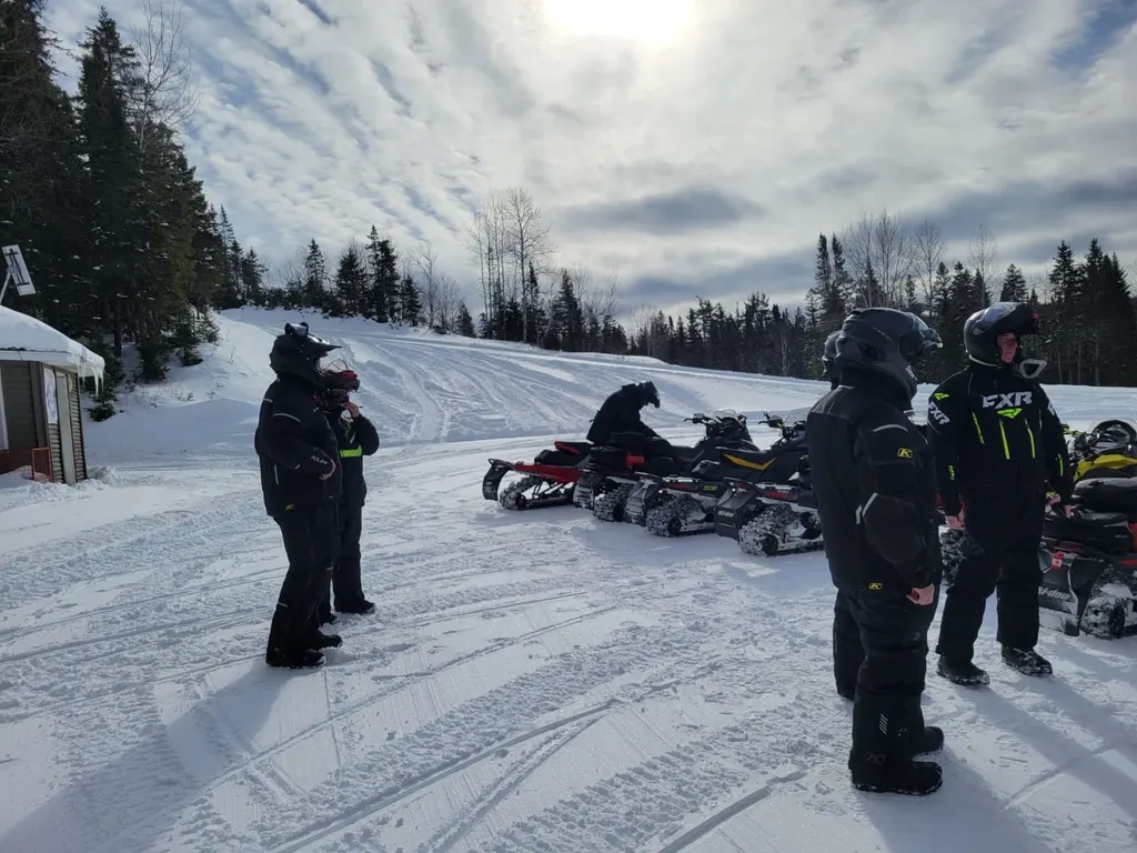 Ontario Québec Snowmobile Tours