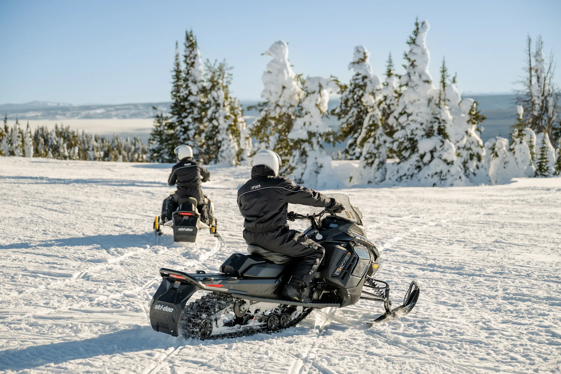 Yellowstone Vacation Tours - image old faithful 1