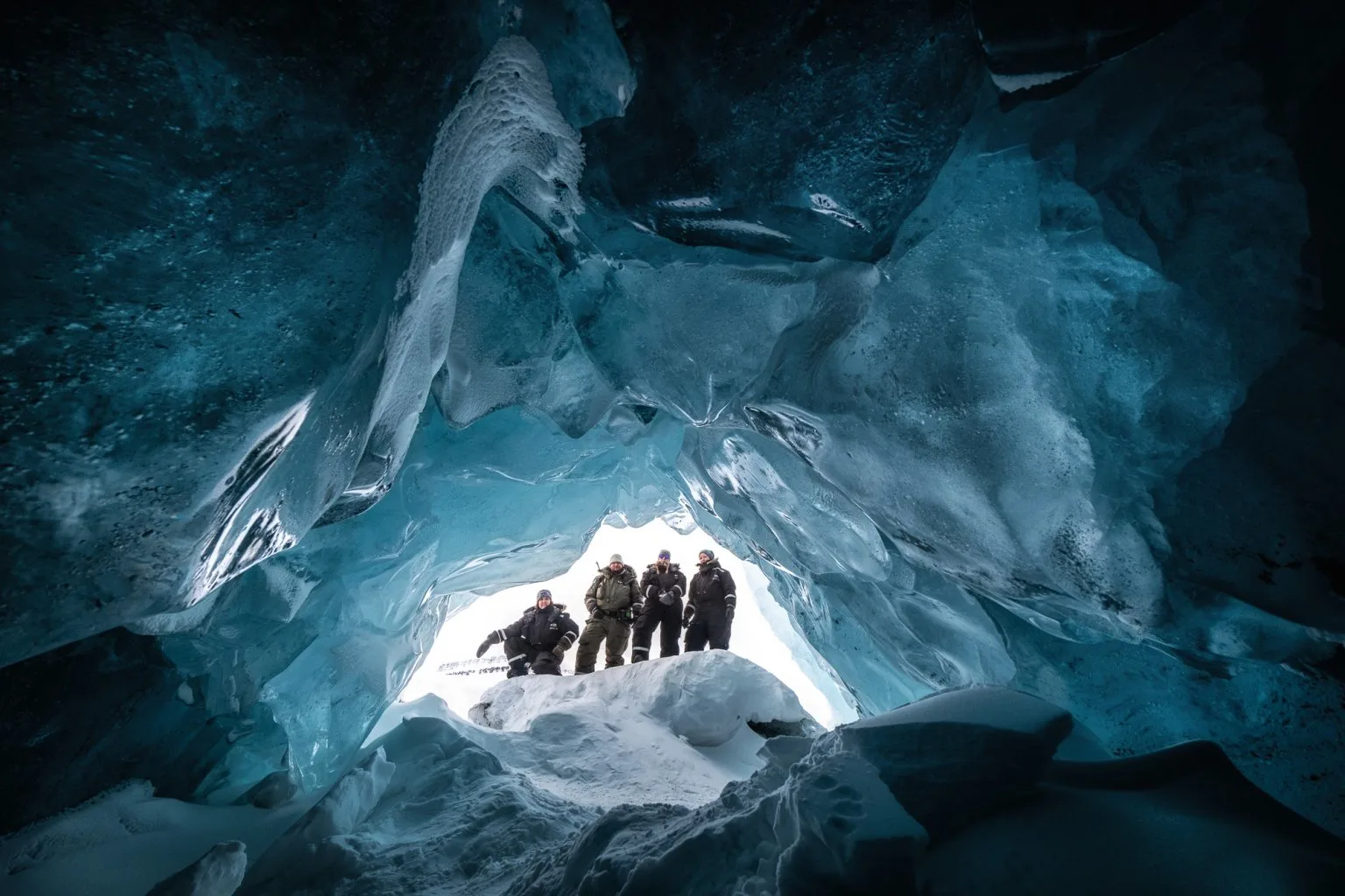 glacier-ice-four-people-1536x1024