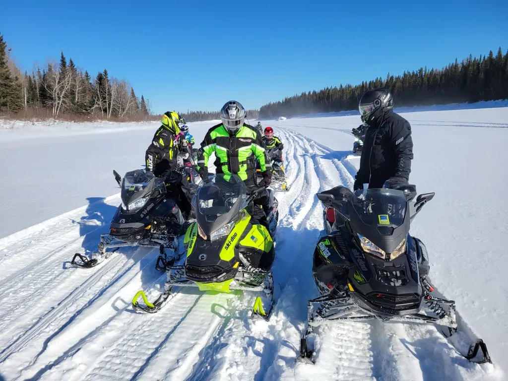 Ontario Québec Snowmobile Tours