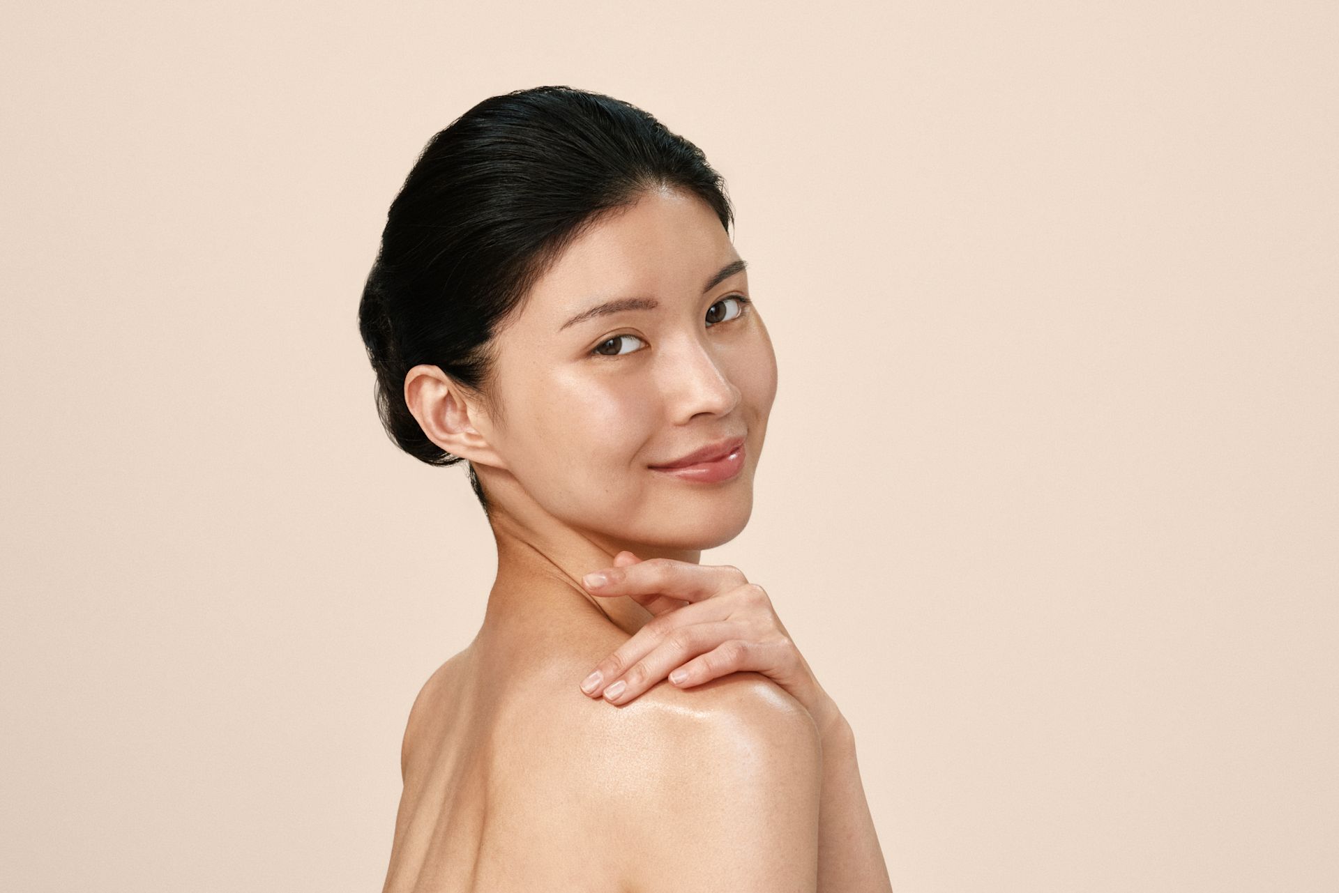 P00010773 Aveeno Shot16 Body SR Talent4 Global Still 583 r3 (2)