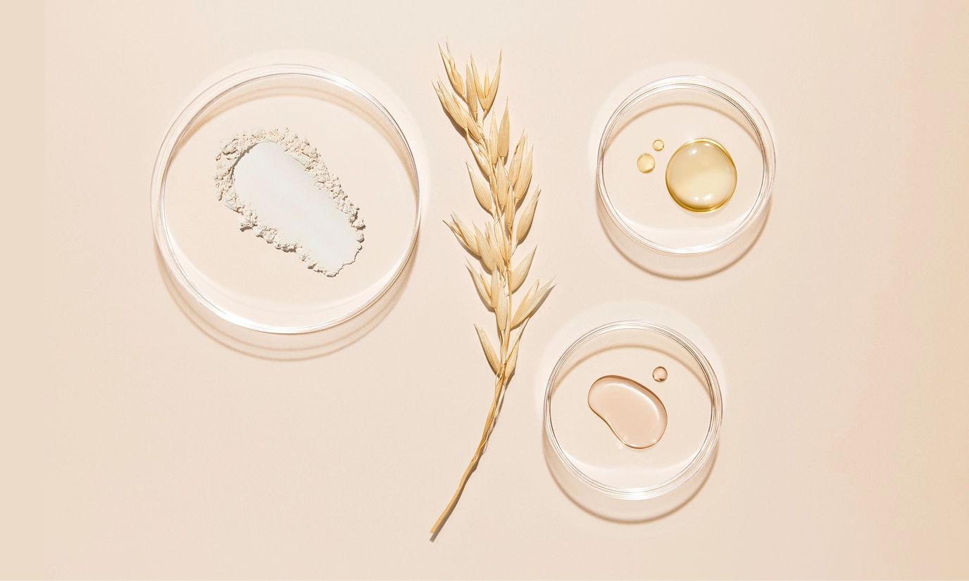 Image highlighting three different versions of Oat, powder, oil and liquid.