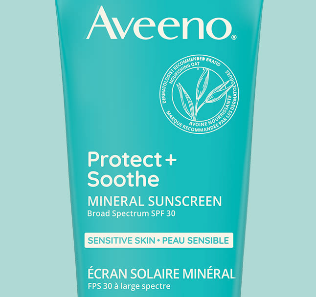 Gros plan sur l'écran solaire minéral AVEENO® Protect and Soothe, avec FPS 30.
