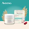 Photo du devant du pot et de l’emballage de la crème pour le visage AVEENO® régénérante antiâge Calm + Restore