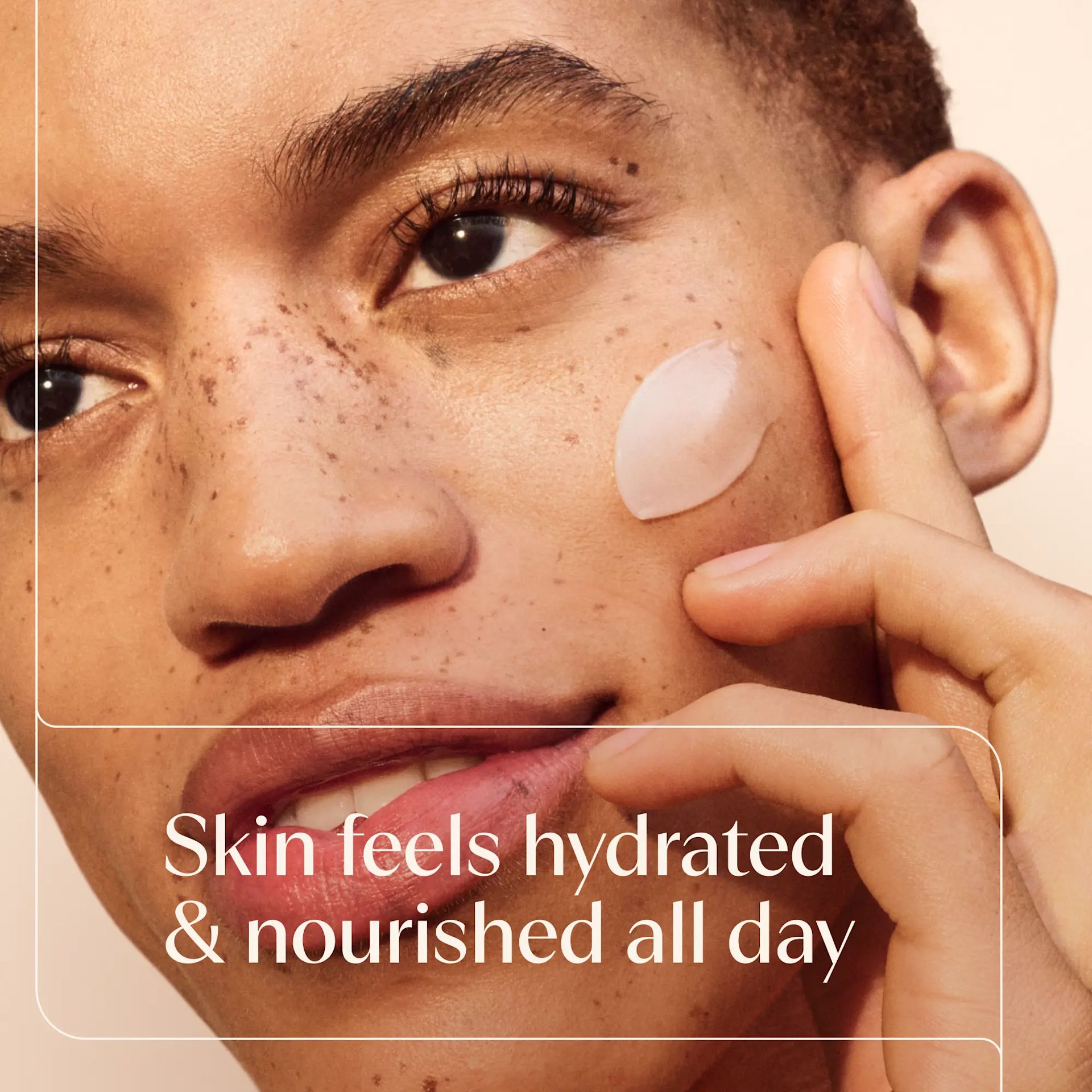 intensely hydrates & instantly soothes sensitive skin