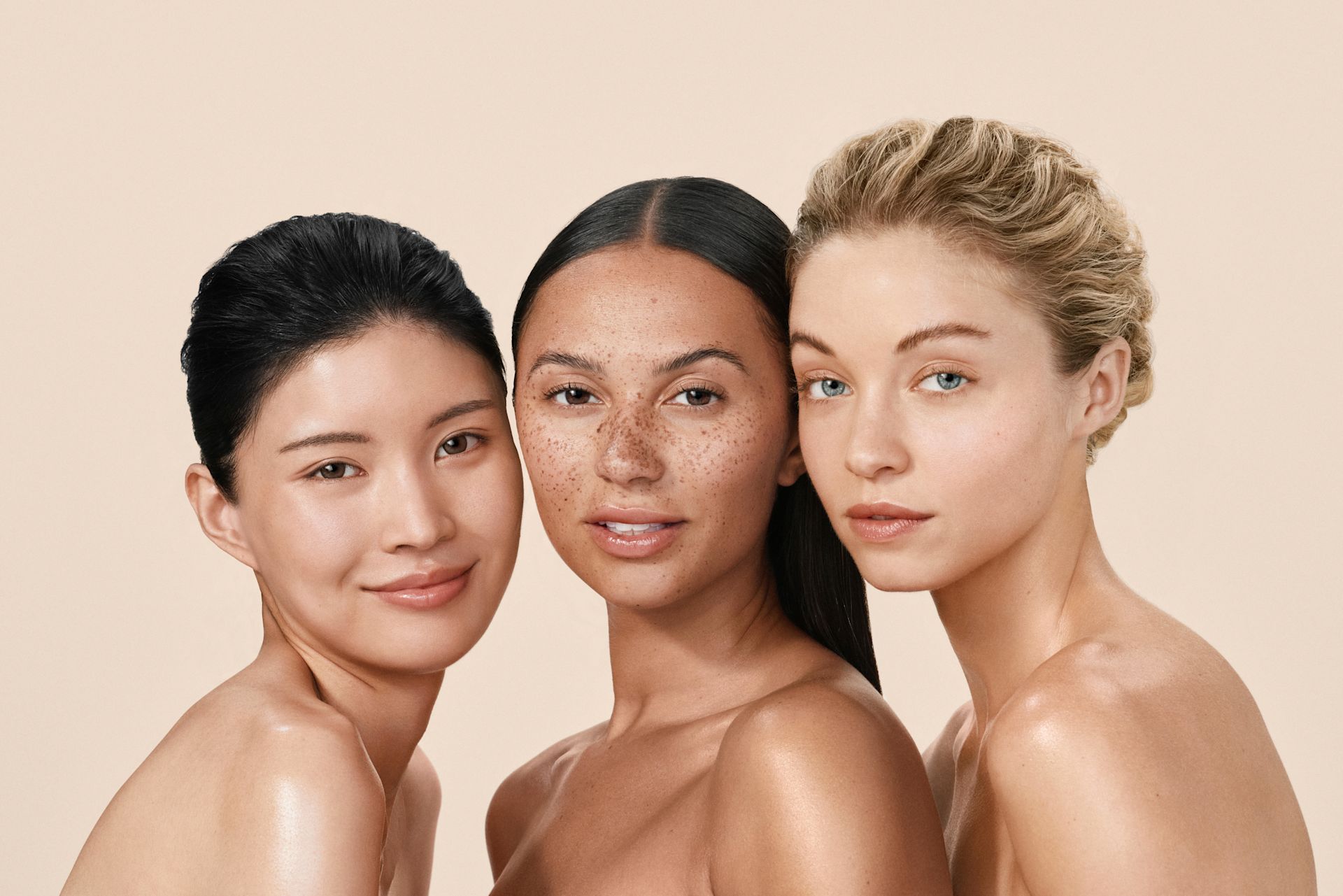 P00010773 Aveeno Shot 18 TalentGroup1And2And3 Global Still 074 R3 JPG