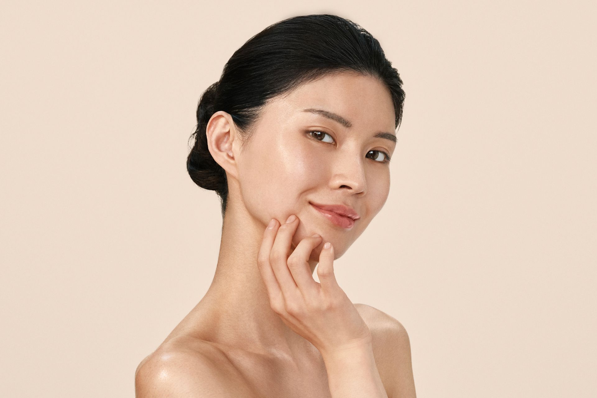 women's-solutions-and-moisturizers-for-dry-skin