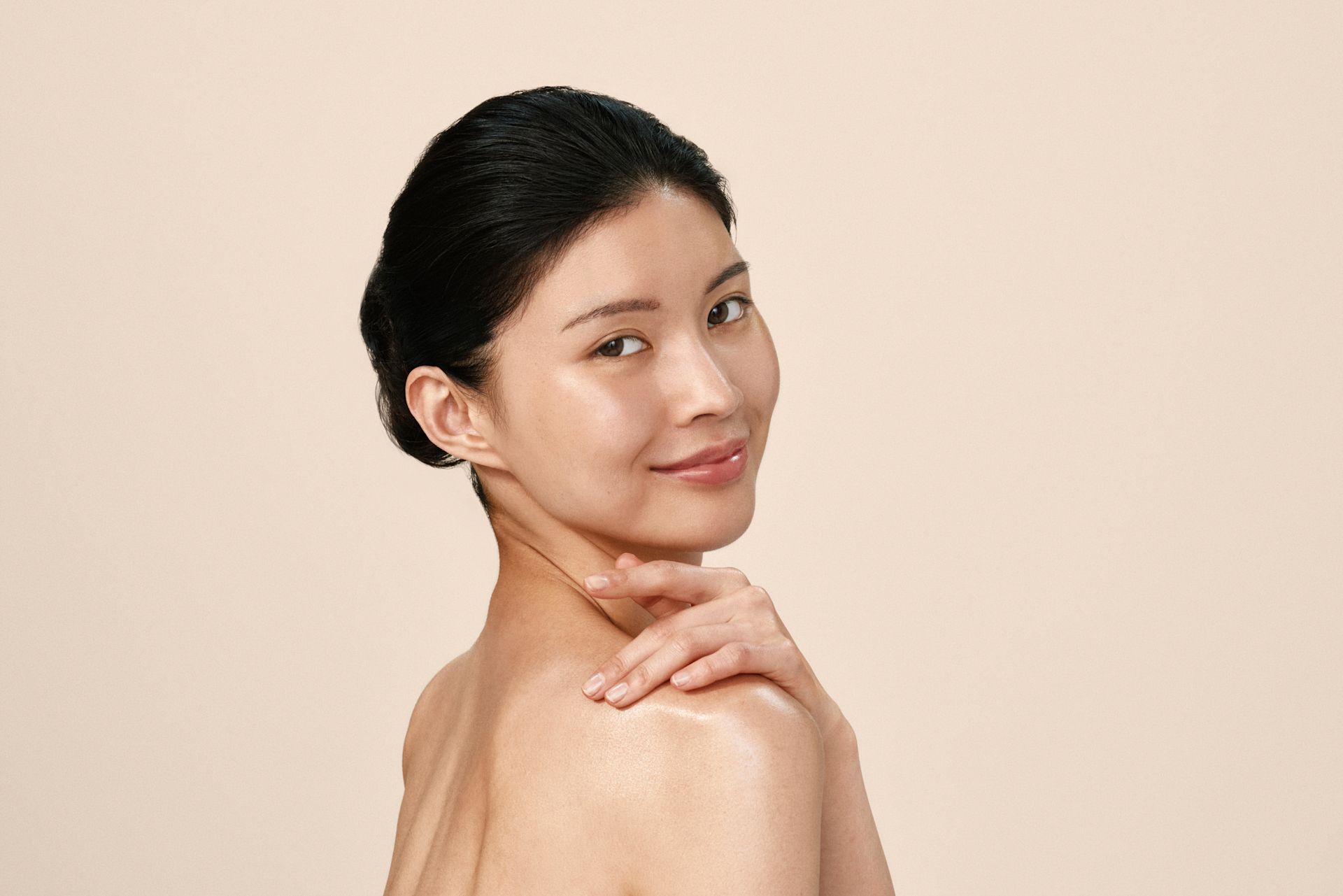 P00010773_Aveeno_Shot16_Body_SR_Talent4_Global_Still_583_r3_JPG__1_