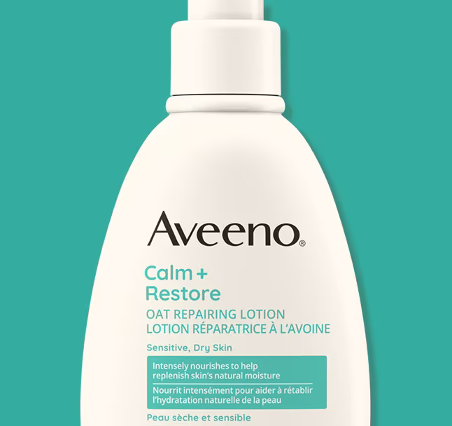 Gros plan du flacon-pompe de lotion réparatrice à l'avoine Aveeno® Calm + Restore