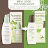 Un ancien et un nouveau flacon-pompe de 68 ml de l’hydratant quotidien Aveeno Positively Radiant avec FPS 30, avec la mention : « Nouveau look, flacon plus écologique »