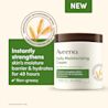 Vue avant de la crème hydratante quotidienne pour peaux sèches et sensibles AVEENO® à côté du logo de marque recommandée par les dermatologues avec un brin d’avoine